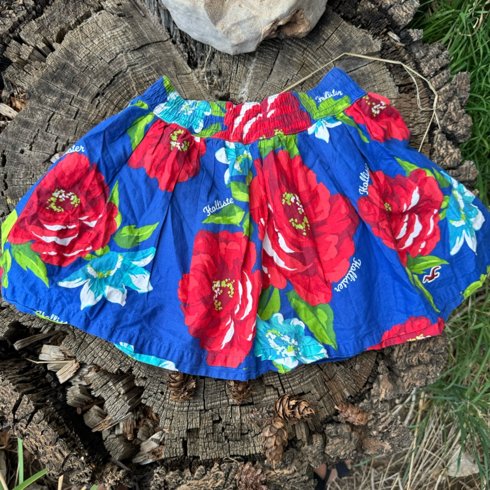 🌺 Beautiful Hollister Floral Skirt 🌺